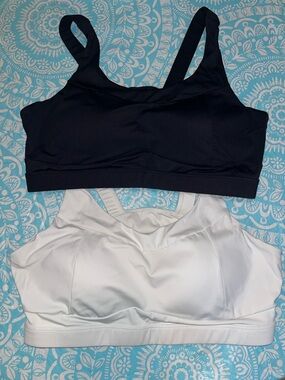 Running Girl Black & White Wireless Sports Bras - Women Intimates & Sleepwear